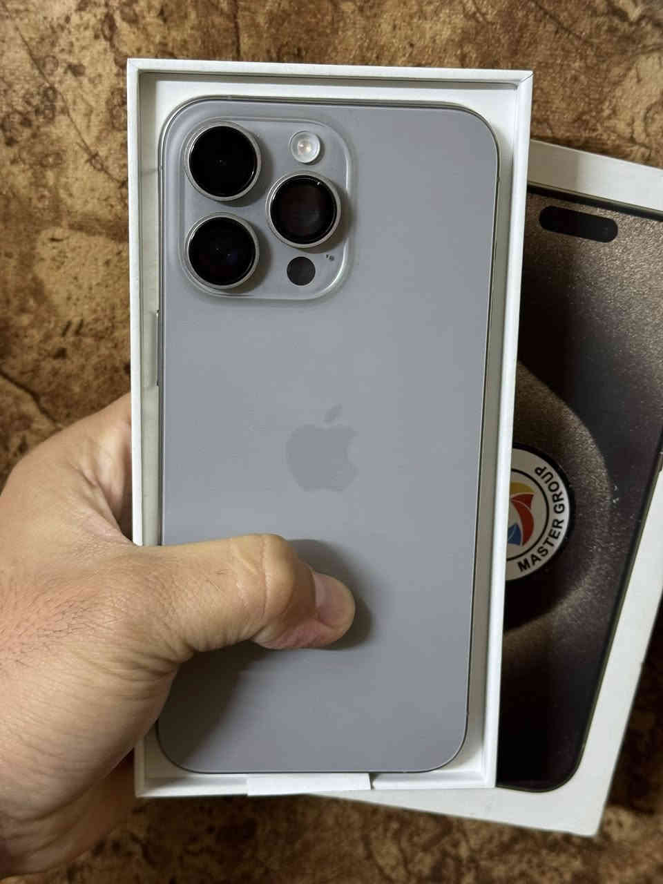 ايفون 15 برو ماكس
ذاكره٢٥٦
بطاريه٩٤ كفاله من الخدش
ماستر m/AAA
سعر ١١٠٠ بيع اوًمراوس 
عنوان شاميه***********
