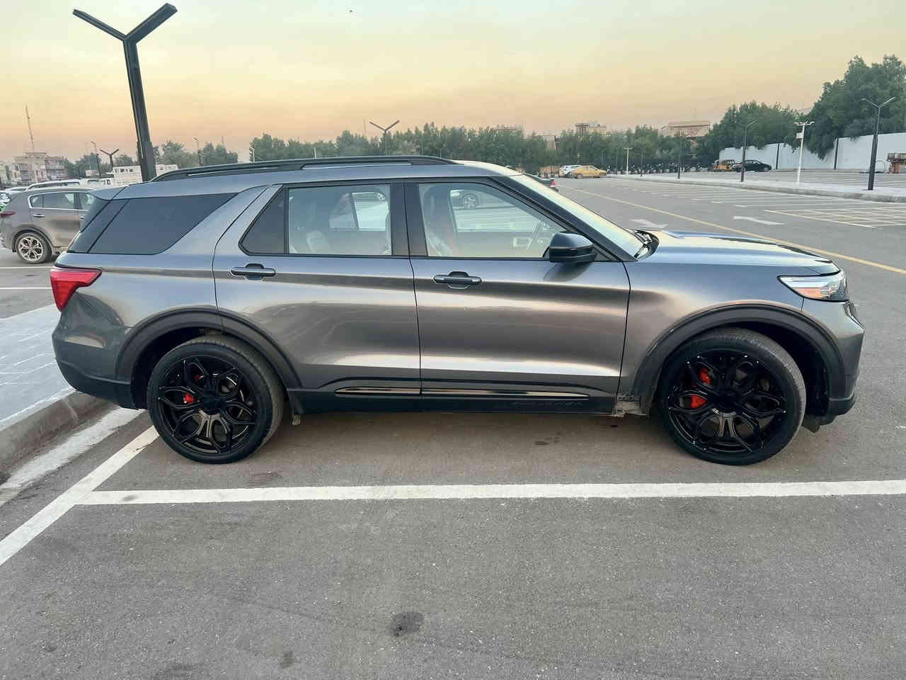 سلام عليكم اعادة نشر بسبب الوعود اسأل الرزق للجميع ولحد يكسر حاجة مسلم تم تنزيل السعر بسبب الحاجة لمبلغ ////فورد اكسبلورر st line موديل 2022 فول مواصفات  حادث جانبي ايمن سيارة جديدة الله يشهد وبالعافية الي تصير من قسمته سعر 217 ورقة  مكانها بغداد الوزيرية رقم الهاتف  او واتس آب ***********
