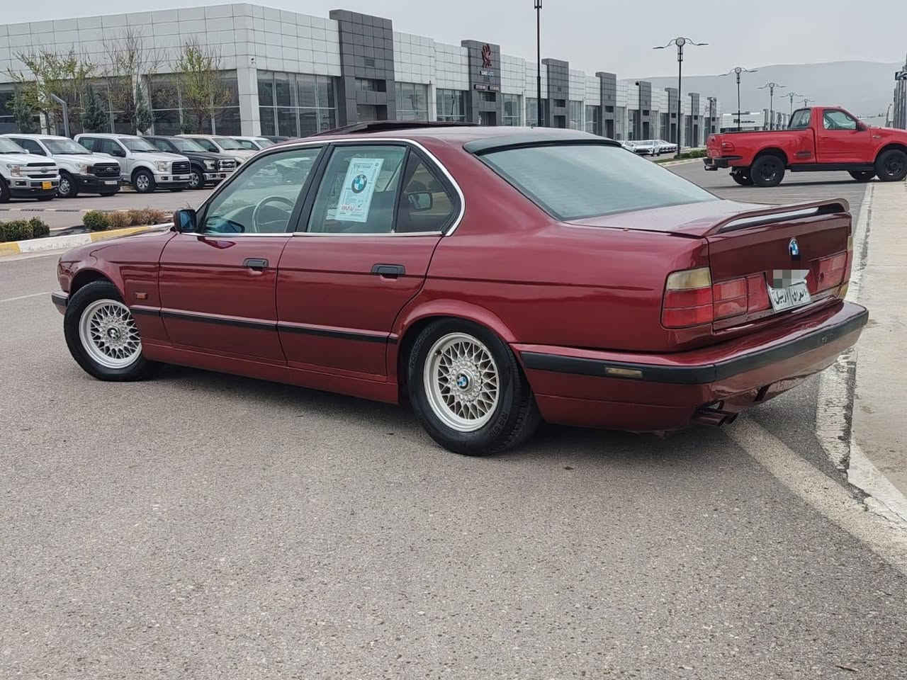 بي ام 525 مسكر ***********.. اوتوماتيك تبريد بجم عريض  سيارة بسمي شرط تحويل وكالة  موديل 91 محدث 95 سيارة بدون مصرف بدون ضربة سبغ جمالية سعرها 57  مكانها سليمانية ***********
