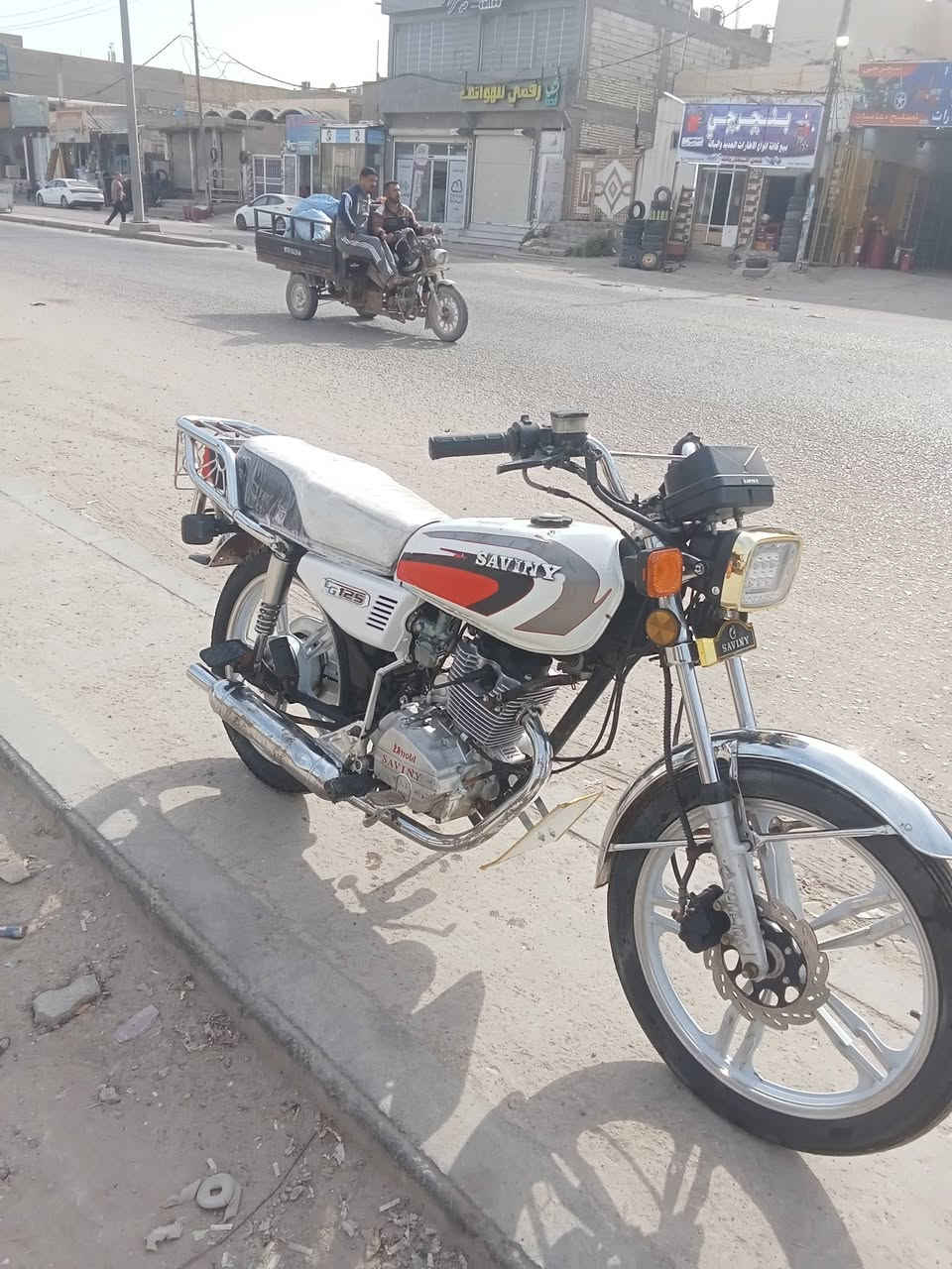 سلام عليكم دراجه سيفان خمسه جير موديل 23 اوراق اوراقها كامله ست ورقات مكينه ما مفتوحه نظيفه كهرباء شغاله ما عاوزها شي الدراجه سيلف لايتات شاير كله شغال تشغيل عن بعد مكاني نجف سعرها سعرها 650 بيها مجال مكاني النجف الرقم موجود واتساب ***********
