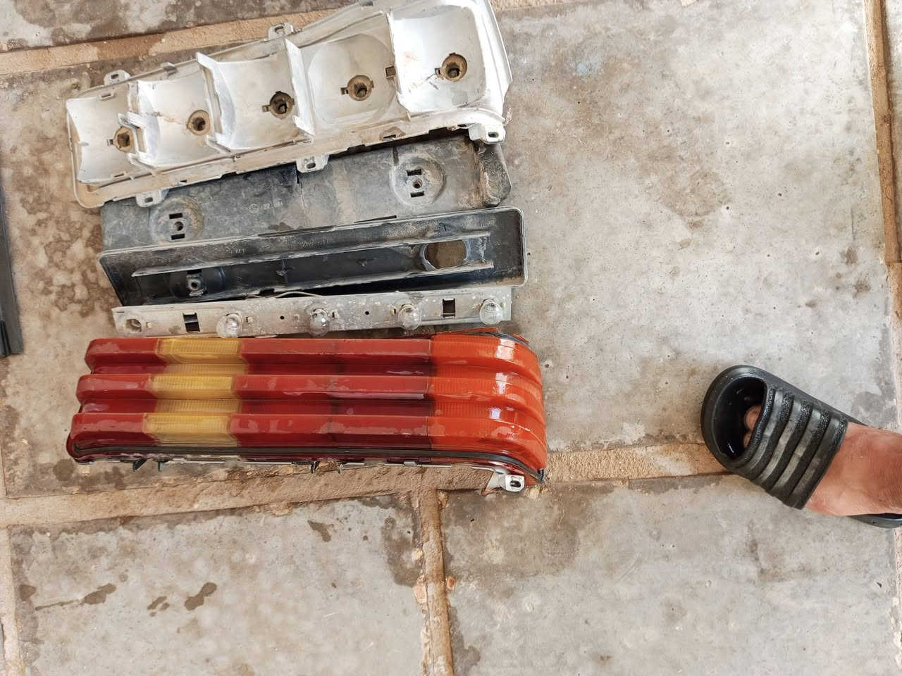 لبيع عنوان نجف غراض ابو جحيل تصل ع رقم *********** خادم
