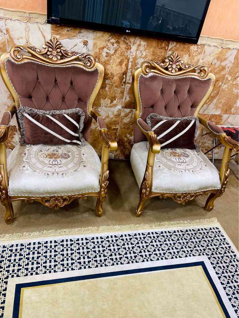 ســلام عليــكم 
طخـــم 10 مقاعـــد للبيــع ، نظافـــة 85‎%‎ واكثر  ، الـــعنوان بغـداد الـشعب حي التجار ، السعــر 750 الف وبي مجال 
للتواصــل يكون على الماسنجـــر او رقم الهــاتف ‭
0775 645 3397‬ بغداد, العراق
