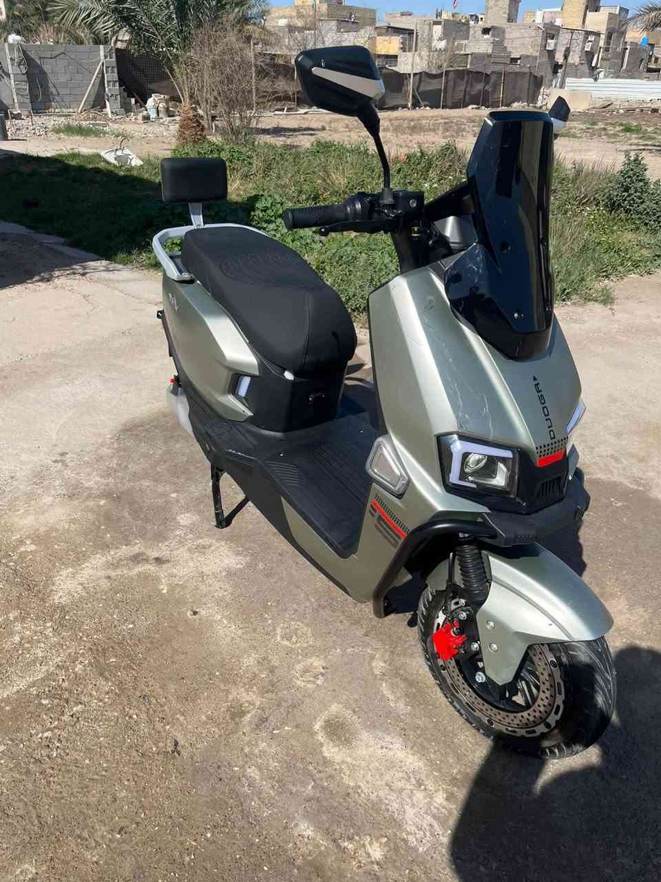 منرخصت الادمن وافق. سلام عليكم دراجه شحن سكنس ام عيون ام الدرع
أصلي 6باتري كبير 
الشحنه الوحده 60كم 
ومثل موضح بلصوره بس ذني الشخوط الدراجه نازله قبل شهرين طك جيس بس ابو كيه كسر عليه وشخطها السعر خاص للاتصال ***********  متواجد واتساب  عنوان الدوره
