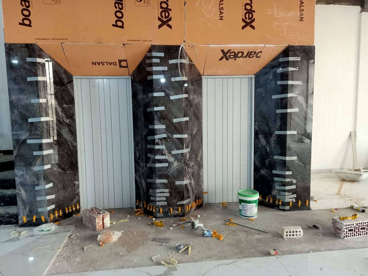 السلام عليكم محمد خلفا سيراميك جدران وارضيه وكاشي بورسلين مصري ومعي كادر متفرغ حاليا شغل درجة اولى ***********
