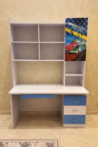 مكتبه للبيع مستخدمه و بحاله ممتازه  07728899490