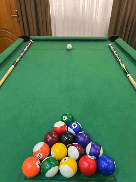 السلام عليكم بليارد للبيع طول 220  والعرض 150 البليارد عمل يدوي الكيوبات عدد2+8 جوك ويه البليارد مكان بغداد حي أور السعر 270 الف   وبي مجال بسيط الرقم: ***********
