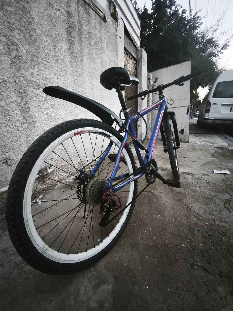 بايسكل قياس 26
نظيف كلش استعمال بيت 
نظافته موضحة بالصور 
بريكات 2 بيه قفل بيه و2 قديمات ويا بايسكل
عكارب 2  
ويدات احتياطية 
الكشف نظيف 
مكان بغداد الدولعي
السعر 80 الف


**إذا كنت صاحب هذا الإعلان وتريد حذفه لأي سبب، رجاءا أرسل رسالة إلى الدعم الفني**