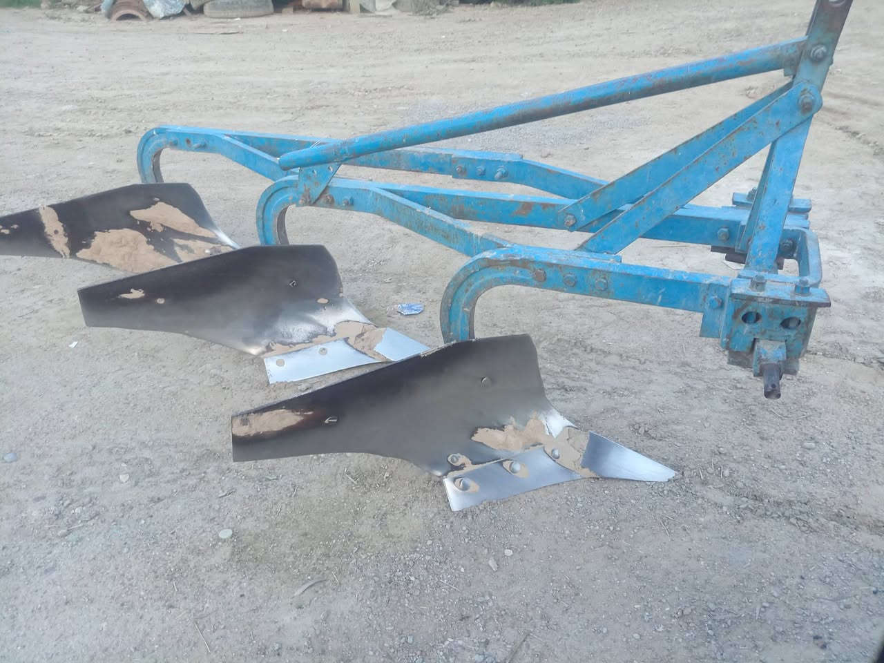 موجود كافه المعدات البيع فدان شرط الكراب جديد معدلان وديجر خرماشه حداديه  وام سبرنكات مكان ابو غريب ***********
