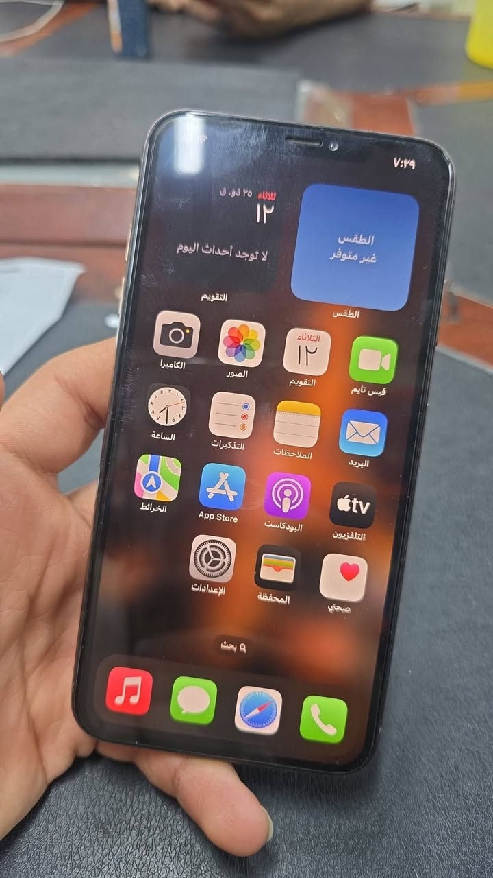 ايفون اكس ماكس ابلادي بطارية 89 ذاكرة 256  ابلادي سعر 270 شراي خاص او تواصل ع ***********
