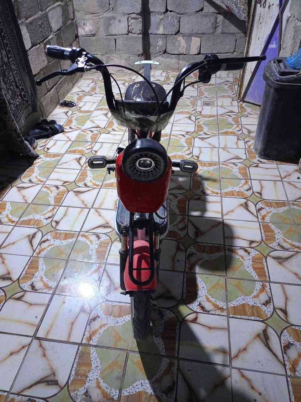 بايسكل شحن للبيع حجم 14 كهربائيات شغاله مبدل عقل ملف جديد اشاير شغاله اماميه وخلفيه لايت عالي وناصي وهورن + بصمه وقفل وصافرة انذار السعر 125 وبي مجال حگ الجيه 
عنواني شهداء الموظفين.. ***********
