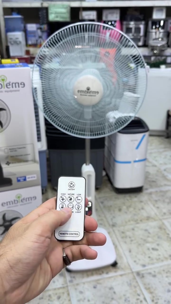 � أحدث موديل مروحة شحن من امبليوم
18 إنج | 5 ريشة ✨
هواء قوي وأداء ممتاز بالصيف ⚡

✅ بطارية 12 فولت / 7 أمبير
✅ تشغيل لحد 30 ساعة
✅ 9 سرعات تحكم
✅ شاشة LED
✅ إضاءة ليلية
✅ منفذ USB لشحن الهاتف
✅ ريموت كنترول
✅ تدعم الشحن بالطاقة الشمسية
✅ قاعدة بعجلات لسهولة الحركة

متوفرة باللون الأسود والأبيض 🖤🤍

توجد خدمه توصيل 
للحجز مراسله الصفحه او الاتصال
🌹مدينه ألعاب المدهش مجاور مطعم ابو صفاء تحت جسر العبور المعلق ***********🌺
