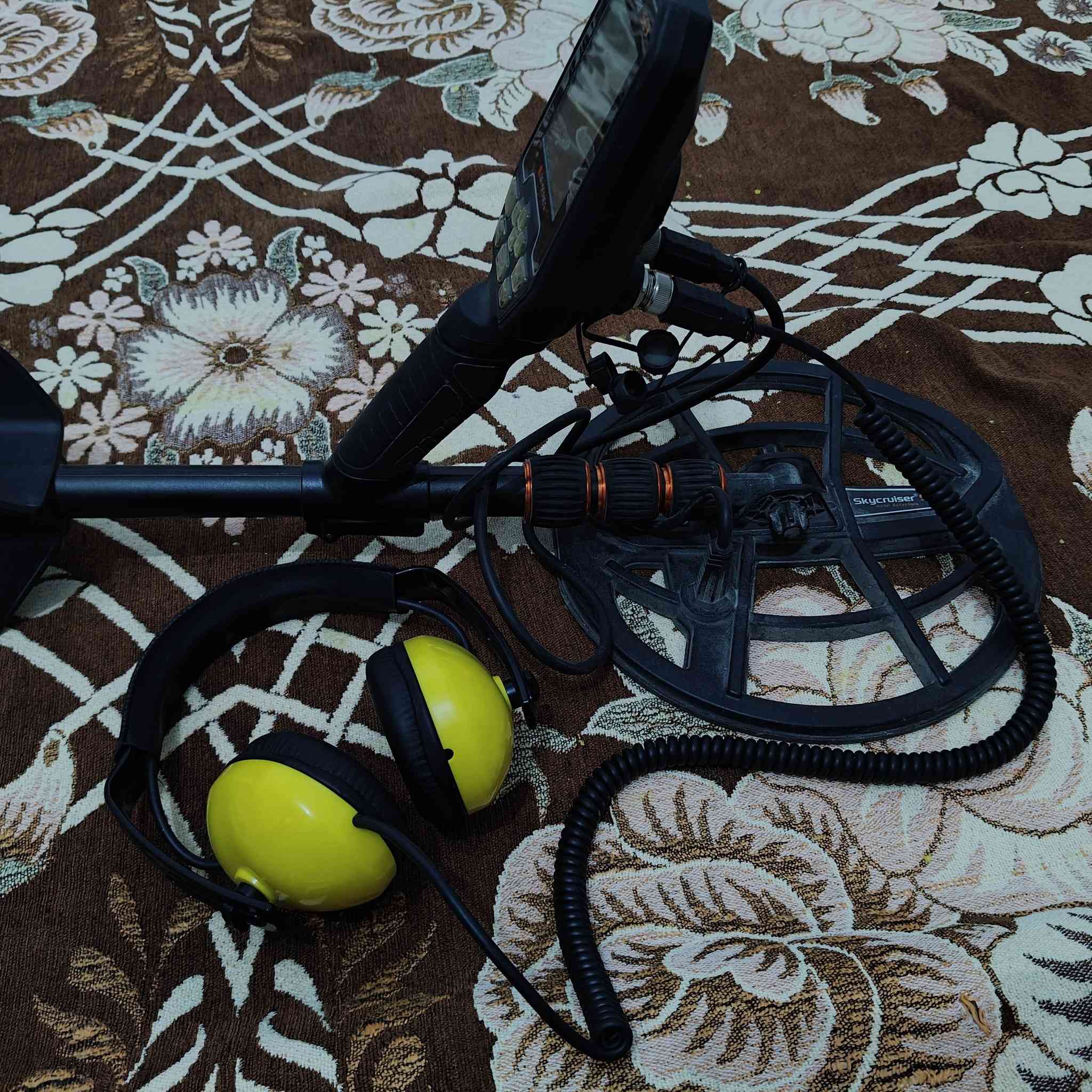 جهاز كاشف جميع المعادن والذهب والفصى على عمق 2 متر جديد بالكارتونه هذا رقمي ***********
