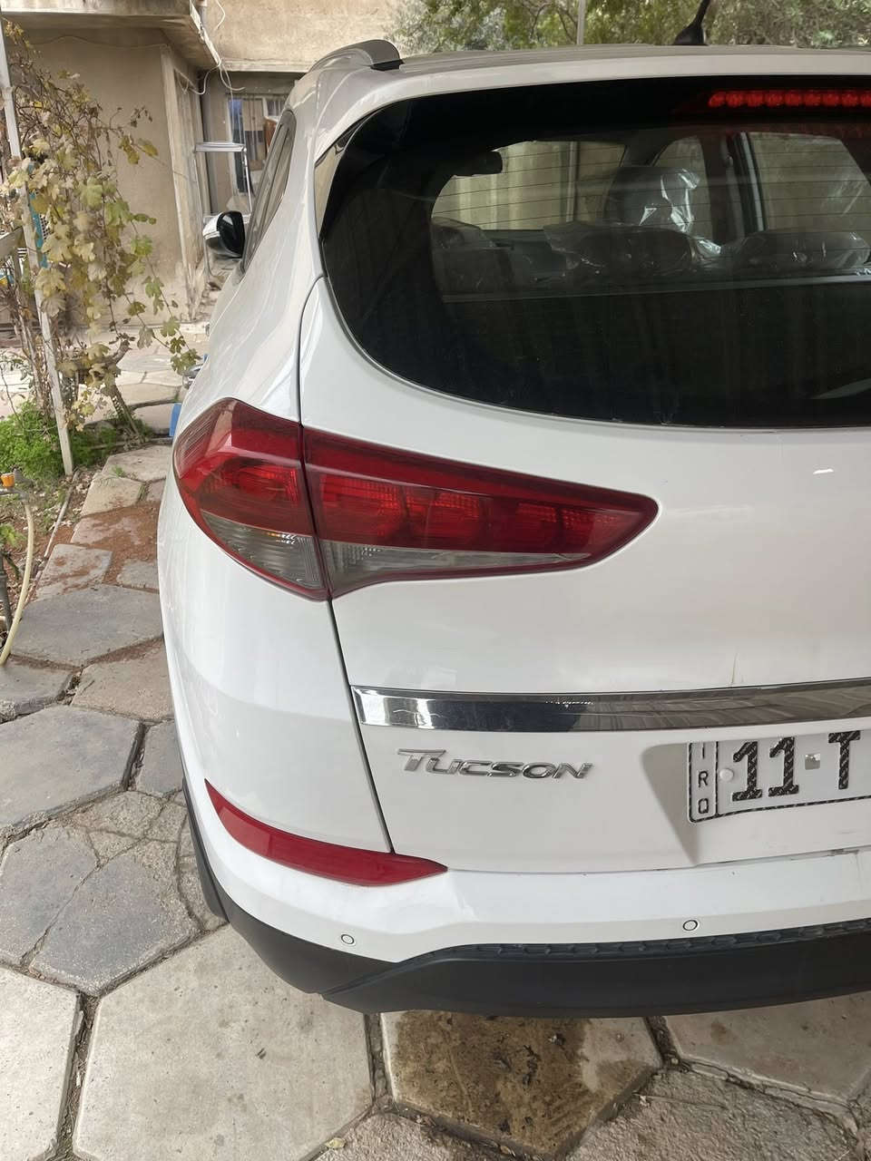 السلام عليكم توسان خليجي الكاصد موديل١٨بغداد رقم جديد بسمي محرك كير مقفول دوش بيه صبغ بسيط في بدايت البنيد وفي نهاية الباب الخلفي الأيمن اثر جلوخ ماشية ٦٠ ألف كيلو الموقع بغداد السعر ١٧٨ ورقة رقم الموديل ***********
