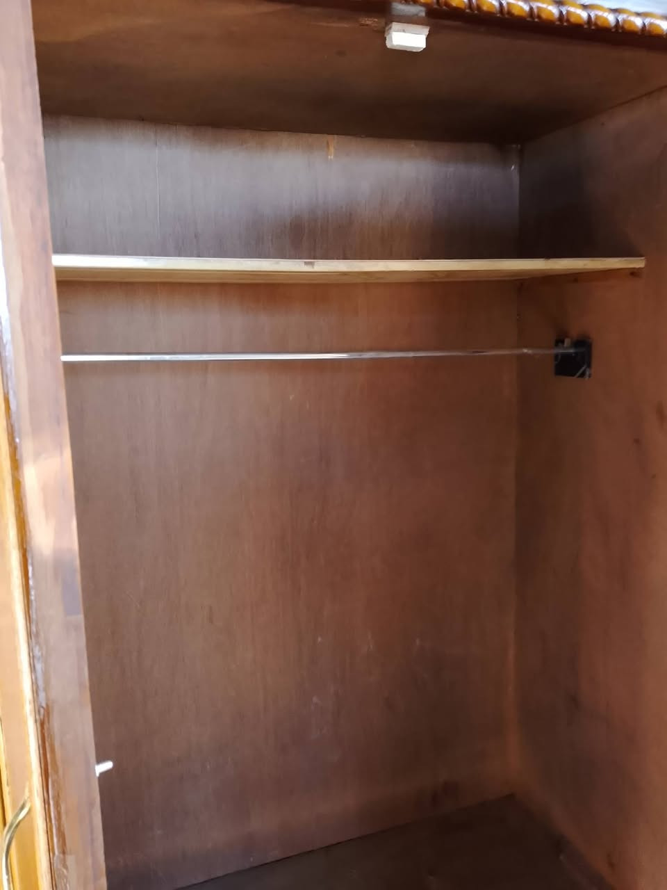 كنتور ٤ ابواب ١٨٠ الف فقط الكنتور صاج قديم قوي مكان بغداد شعله جكوك موجود توصيل داخل  بغداد اتصل وتدلل موجود واتساب ***********
