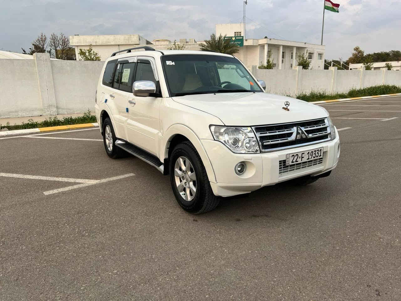 سلام عليكم باجيرو موديل 2010 بدون ضرر جاملغ مبدل بلاد والثاني صبغ والباقي مكفول گير محرك مكفول فول فول مواصفات 1/1  حاسه كامره فتحة سقف كشن جلد 7راكب 3تبريد شغال دفع رباعي شغال تخم تايرجديد صار اسبوع شاده محرك 3500 لا صرف ولا بخار اشاير بالأمرايا  مرءي شفط اهواي مواصفات اتصل وتدلل *********** العنوان قضاء كلار محافظة سليمانيه
