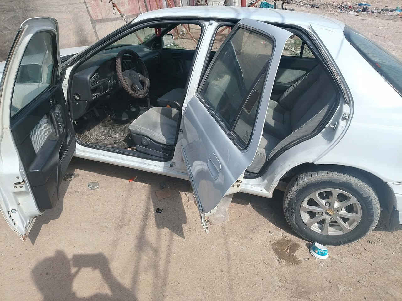 السلام عليكم سياره الانتر مصطره رقم ديالى سنويه ،28كير ومحرك مكفولات مكفوله من الضربه  والخياس تدفئة تبريد شغال كهربائي شغاله جام شغال اربع جهات صدر خير من الله فرممات نضيفه بطاين جددغرفته جديده  ديالى بعقوبة السعر 30وبيه مجال ***********
