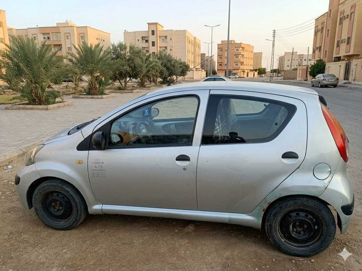 السلام عليكم سياره BYD موديل 2012 كير ميكانيكي مكينه  حلوه وناعمه ما بيها اي شي تدفئة تبريد شغاله 
كهربائيات شغاله بيها بارد شبر باب العبري 
مكان السياره واسط الكوت السعر 32 
***********
