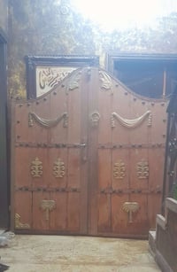 باب حديد • ١٨٤×١٧٣ سم • الرصيفة الجبل الشمالي