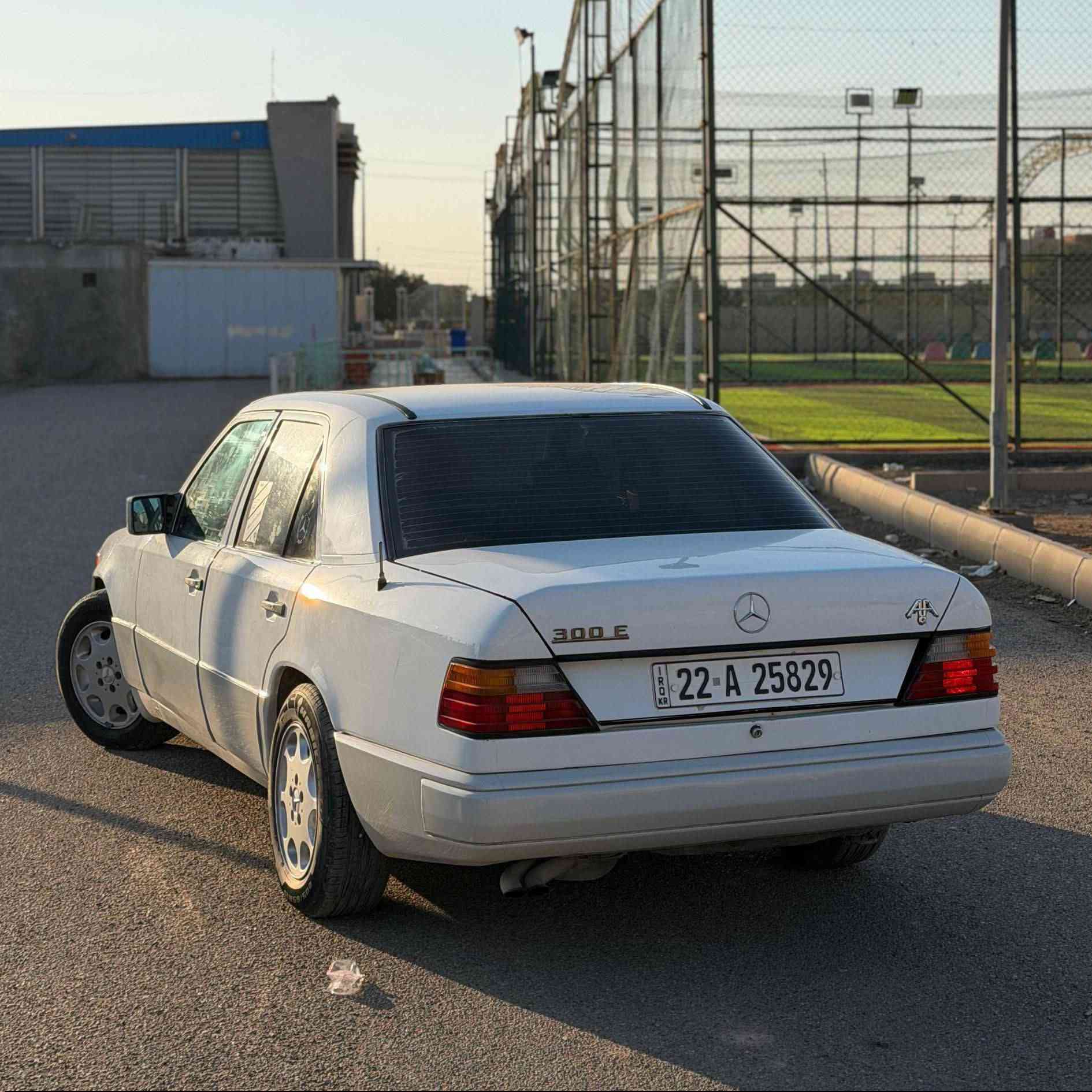 مرسيدس دب موديل 1986 محدث 1993
محور بطه 2500 ديلكو سياره كامله مابيها اي نقص سلف ديلكو باتري كله جديد 
تبريد منظومه كامله كمبريسر فان فريز كله جديد ع ايدي. سويتهن
حداديه جديده 
مكينه مكفوله 
غرفه جديده قبل فتره شديتها ومغلفها حتى لاتدمر 
ادامه كل 6 اشهر انسه الحماوه بالصيف وتبريد والحماوه طبيعي 
سياره مال جناي
رقم اربيل شرط الوكاله او التحويل 
السياره صار عندي سنه وشهرين ماخليت شي مابدلته شغل درجه اولى 
مكان السيارة العماره 
للاستفسار ***********
