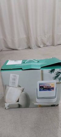 جهاز عرض (بروجيكتور) ذكي ومتعدد الوظائف بشاشة تعمل باللمس، يُعرف غالبً...