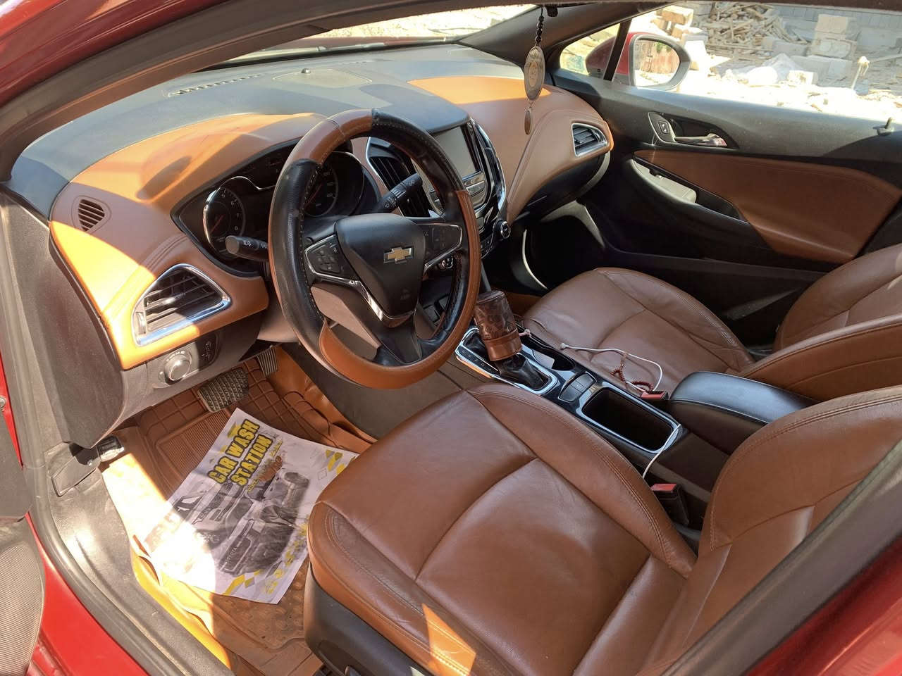 السلام عليكم 
شوفرليت كروز 2017 بريمير 
فول مواصفات 
كشنات جلد تدفئه بالكشنات والستيرن
خمس بصمات مع تشغيل عن بعد 
ويل كب ١٧ تخم تايرات جديد 
لايتات ليد 
كشن كهربائي 
فول تحكم ستيرن السعر ١٠٠ 
كوبون بانزين بيها 
الموصل *********** 
حادثها سطحي البجم والخلف مالها كبس بس ايرباك برده طاك
الحادث بالتعليقات
