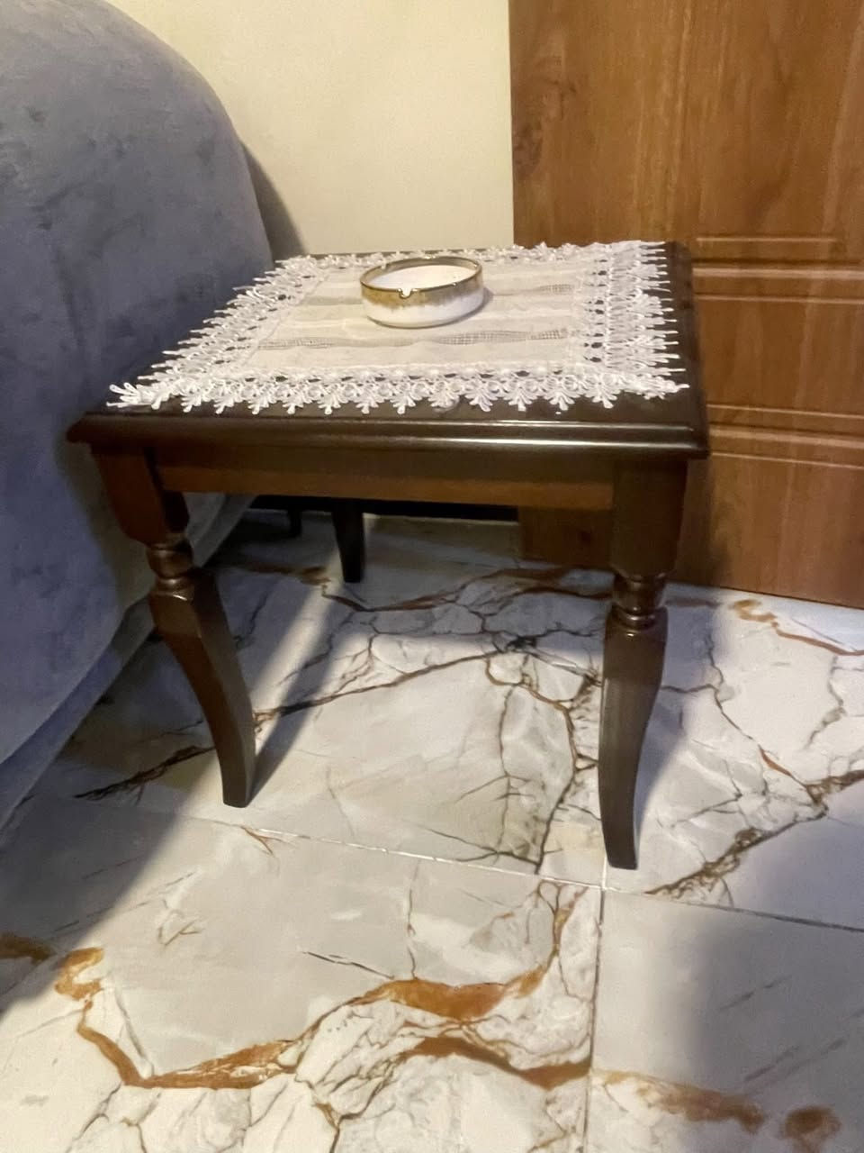 سلام عليكم سيت طبلات صاج خمس قطع وسطيه مع اربع السعر 175 ألف العنوان الشعب شارع عدن واتساب ***********
