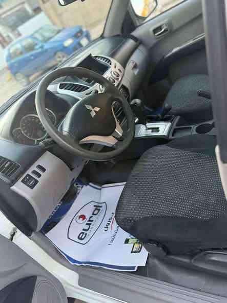 مسيوبيشي 2015 L200
جديده السياره 
كير اوتو ماتيك 
بانزين  6 سلندر 
ضبغ قبغ بدي  
مكان السياره الغزاليه 
السعر 160 وبيها مجال 
***********
***********‬
