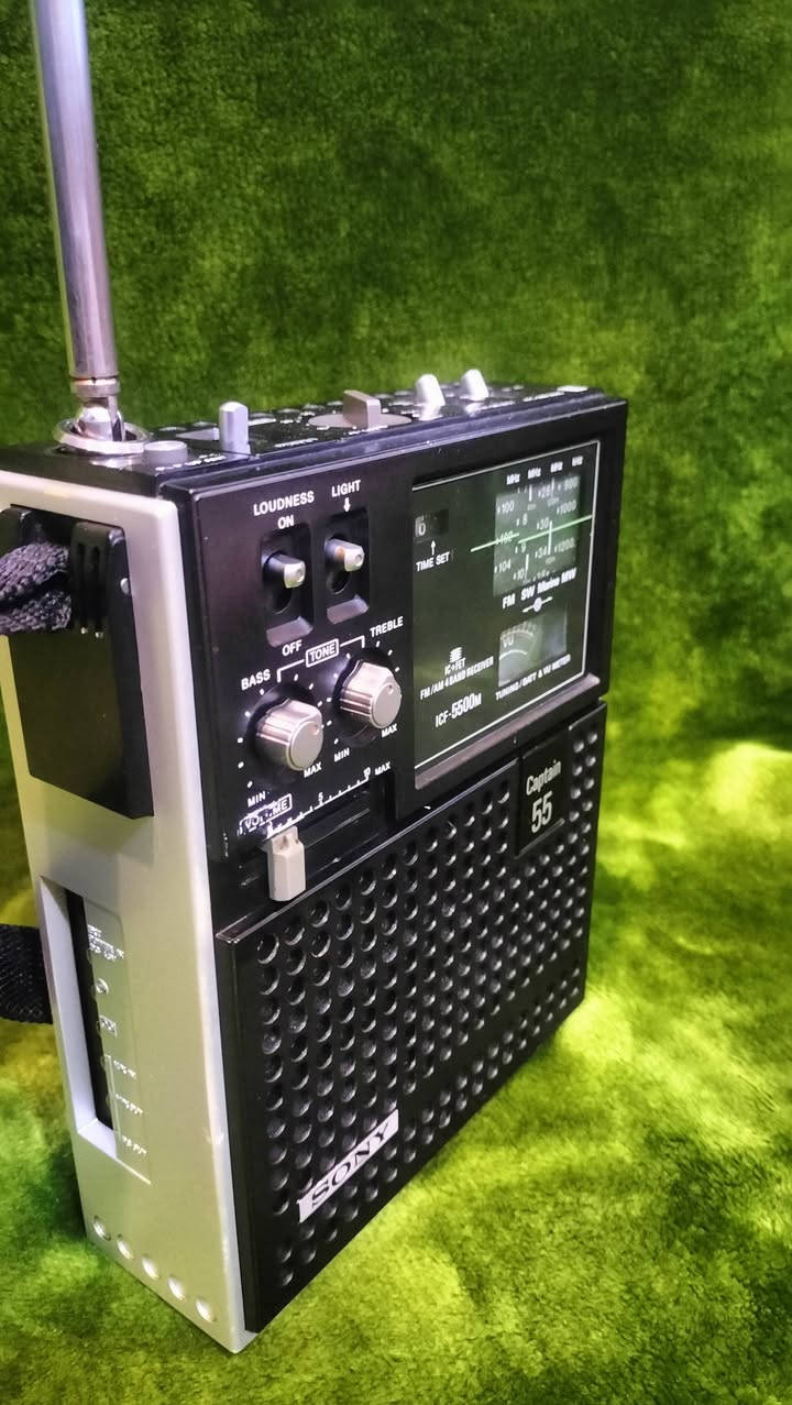 من افضل اصدارات SONY هو موديل 55 CAPTAIN.
يعمل على بطاريات وسط عدد 4 ويلتقط ثلاث موجات FM و MW و SW وفيه مواصفات كثيرة، كما مبين في الفيديو المرفق.
المكان بغداد ويوجد توصيل إلى المحافظات كافة. اي استفسار الرجاء المراسلة.


**إذا كنت صاحب هذا الإعلان وتريد حذفه لأي سبب، رجاءا أرسل رسالة إلى الدعم الفني**