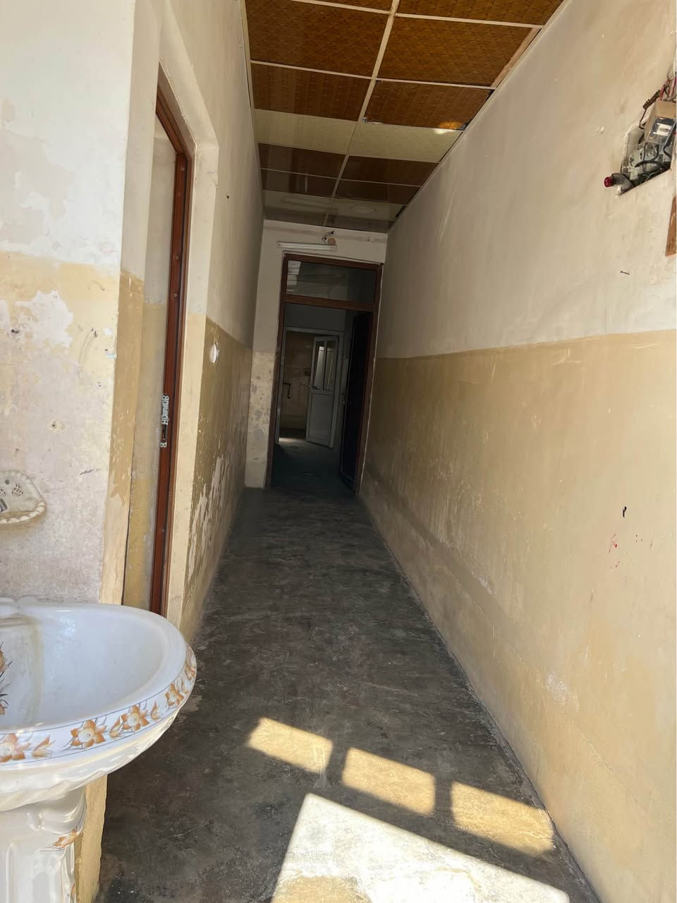 للايجار فيلق قرب اسواق زانا وجامع الاصحاب مساحه 100 متر للاستفسار *********** كركوك, العراق
