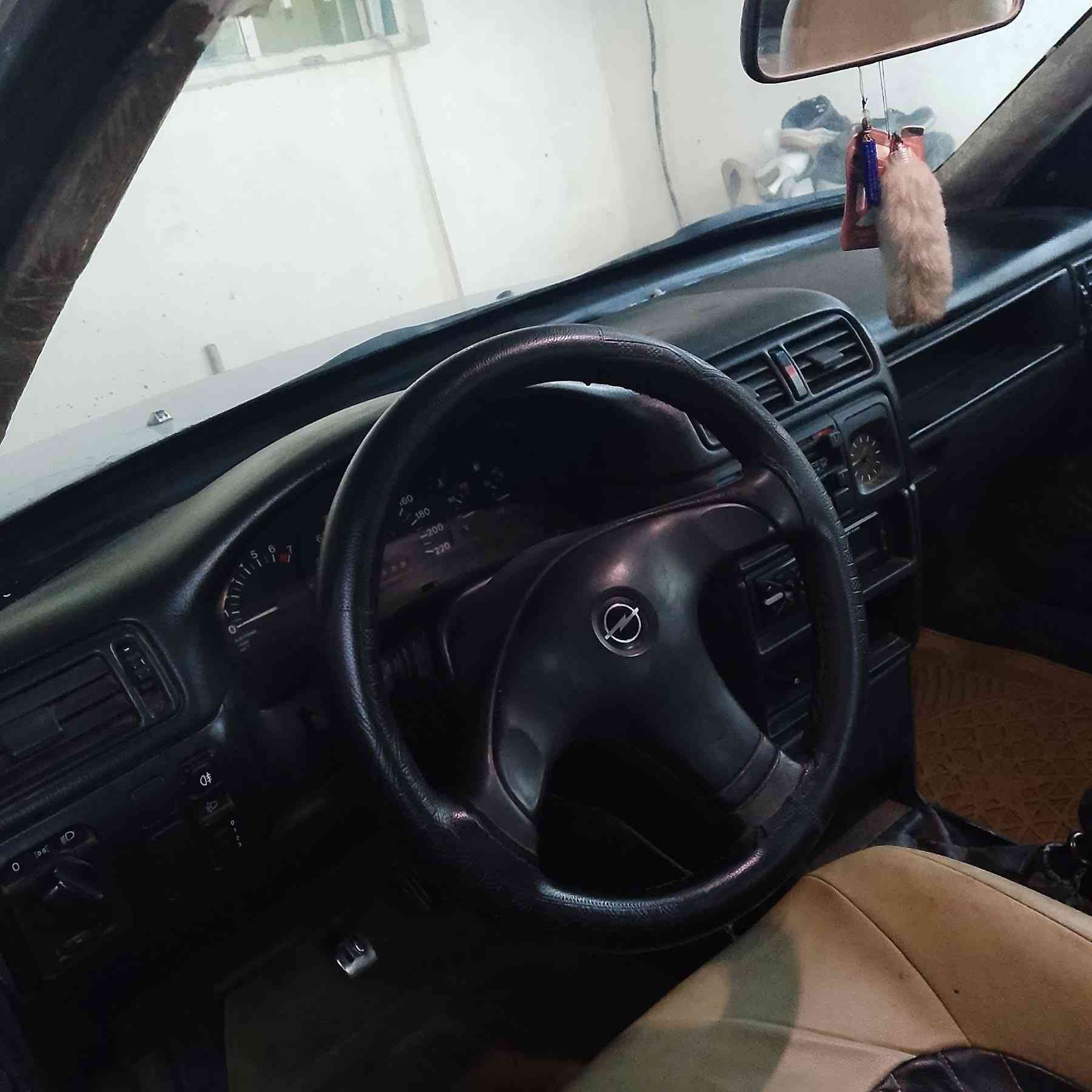 اوبل فيكترا موديل 1991 محرك 18 سنويه جديد  سعر 40 دفتر به زين هيه ***********
