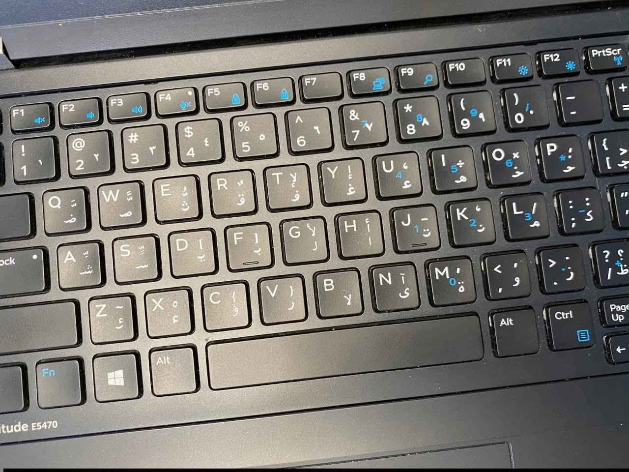 💻 Dell Latitude 5470 | أداء عملي وسعر اقتصادي 💻
مثالي للدراسة والعمل المكتبي، يجمع بين المتانة وسرعة الأداء بفضل معالج i5 والـ SSD.
🔍 المواصفات التقنية:
• المعالج: Intel Core i5 (الجيل السادس).
• الرام: 8GB DDR4.
• الهارد: 256GB SSD.
• الشاشة: 14 بوصة.
🎁 الهدايا والملحقات:
(حقيبة، شاحن أصلي، ماوس، ماوس باد، تغليف كرتوني آمن).
🛡️ الضمان والخدمات:
• حق فحص المواصفات والنظافة عند المندوب قبل الاستلام.
• ضمان استبدال لمدة أسبوع كامل.
• تنصيب ويندوز، أوفيس، والبرامج الأساسية مجاناً.
💰 السعر: 190,000 دينار عراقي.
📍 الموقع: بغداد - الأمين الثانية.
🚚 التوصيل: متوفر لجميع محافظات العراق.
📞 للحجز والاستفسار (واتساب/اتصال):
      ***********
