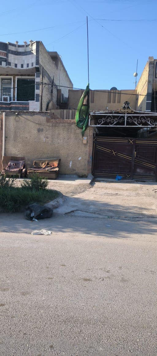 دار للبيع مساحة١٤٤ قاطين على شارع 60 قطاع 55خلف مستشفى الشهيد الصدر البيت عكادة نضيف كلش ترميم جديد ***********
