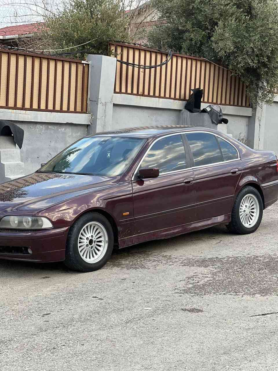 bmw
مؤديل 99مكينه 525
كيرمكينه به شرت سبوخ حيزام سقف بشرت 
منه فيست باكانه سعر 50محامله
سه وداش ده كم به ئافانتي 
***********
