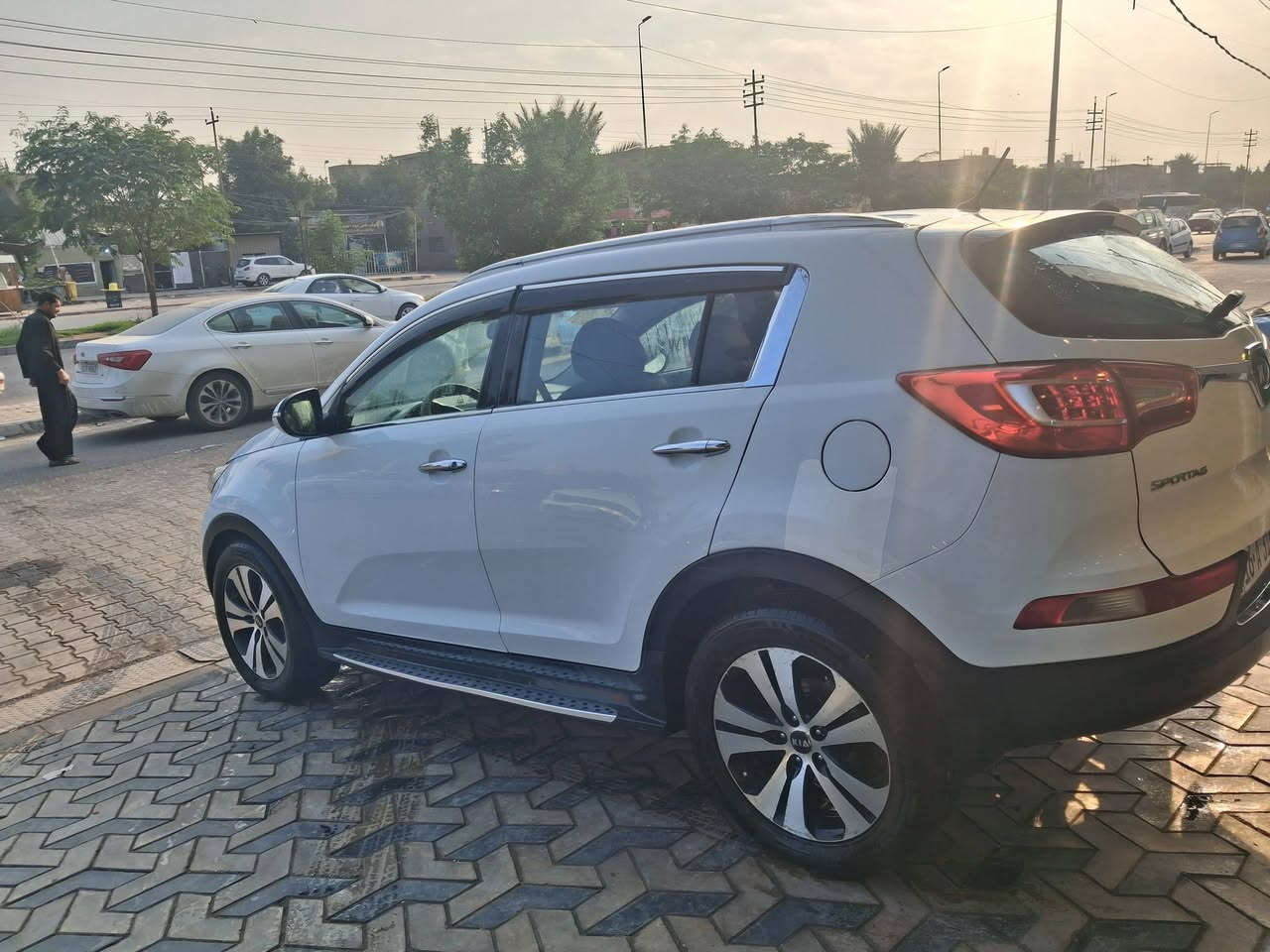 سلام عليكم سبورتج خليجي مديل ٢٠١٤ بسمي سياره جاهزه من كلشي تخم تاير حداديه كله جديد محرك كير كفاله مكينه ٢٤٠٠ بيها ضربه من يم جنطه بل  لقماره مصبوغه بدون معجون سياره مكفوله من تجيه مري شفط تحكمات جهتين شاشه كامره دواره تبريد لاحد لسعر ١٣٣ وبيها مجال كلشي اكو بل سوك رجا بس شراي يخابر مكاني نجف ***********
