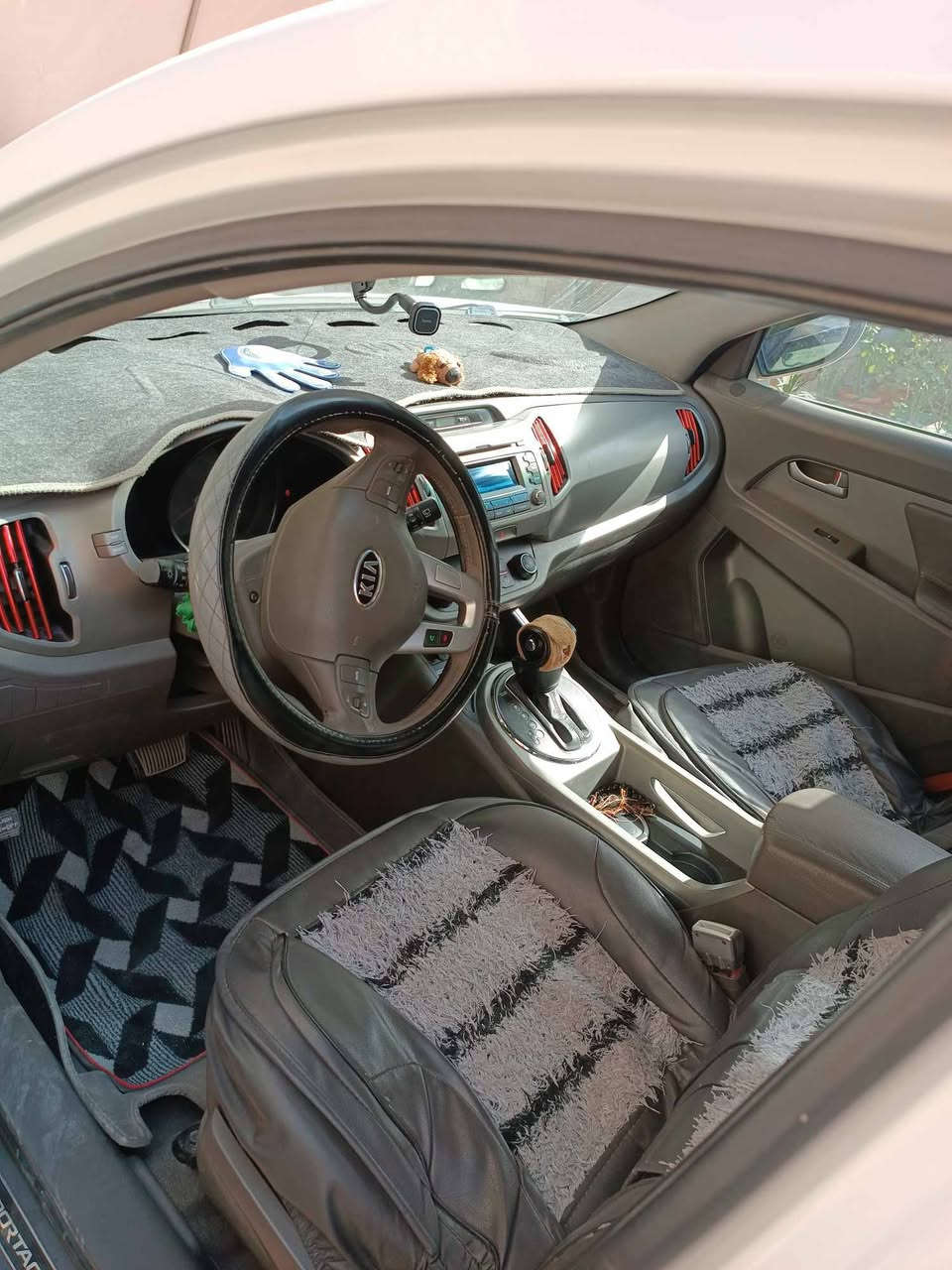 السلام عليكم 
مراوس فقط  ب fj
سبورتج 13 خليجي هذا حادثها ومعمرة كاملة وبيها منضومة غاز 60 لتر  ماشية 180 ومبدل محرك جديد  قبل فترة تبريد ثلج صدر نص عمر تايرات جدد شاشة وكامرة وكامره حوادث 
نقصها بس وحدة من الرولات بيها صوت تحتاج تبديل
داخل دوشمة جلد بيجي


**إذا كنت صاحب هذا الإعلان وتريد حذفه لأي سبب، رجاءا أرسل رسالة إلى الدعم الفني**