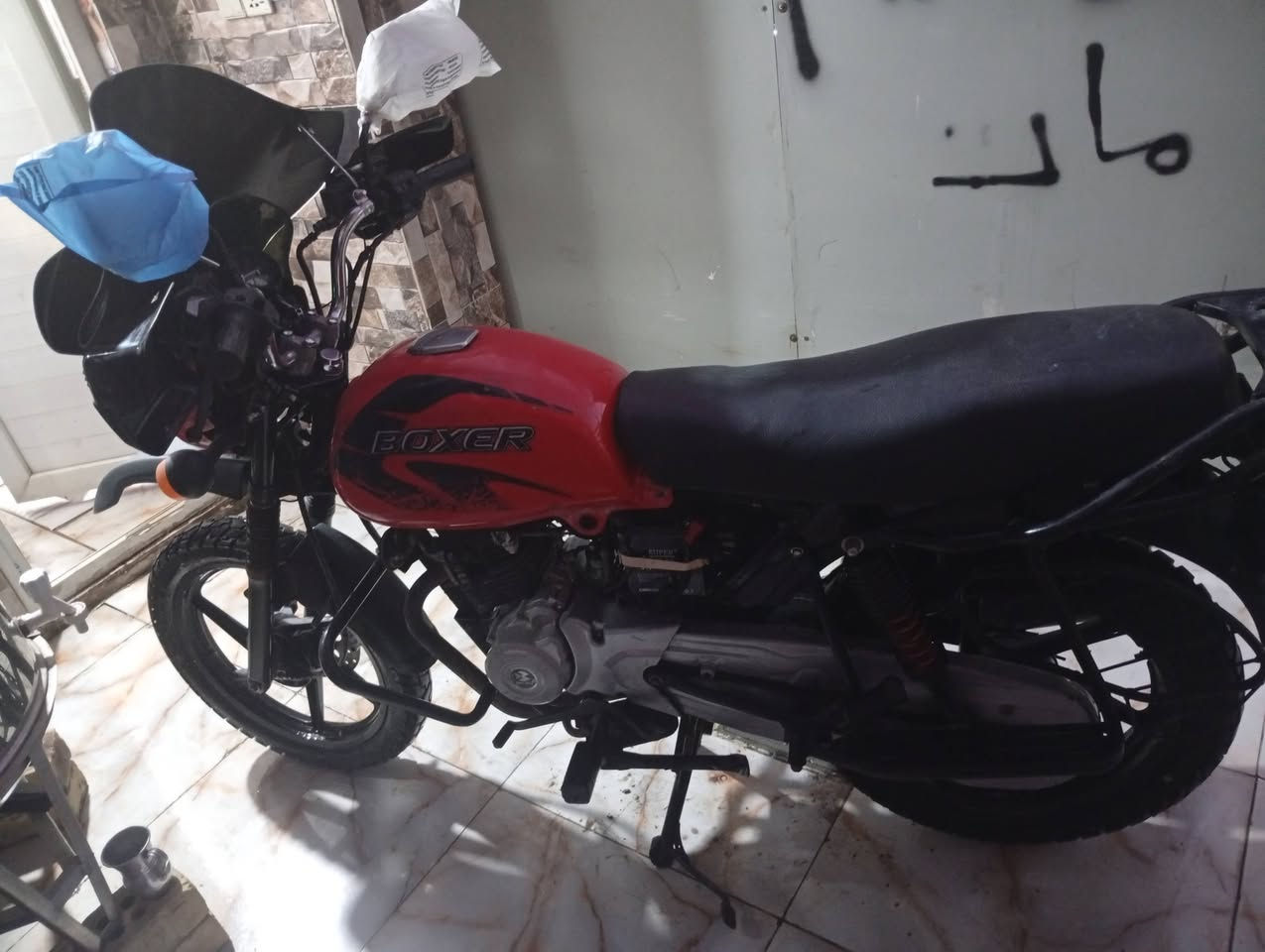 سلام عليكم 
دراجه بوكسر 2021
اوراقها كامله واصوليه 
الدراجه بيها خيط تبخير حتى ممبين كلش 
سعرها 850قفل مكاني الزعفرانيه 
***********

