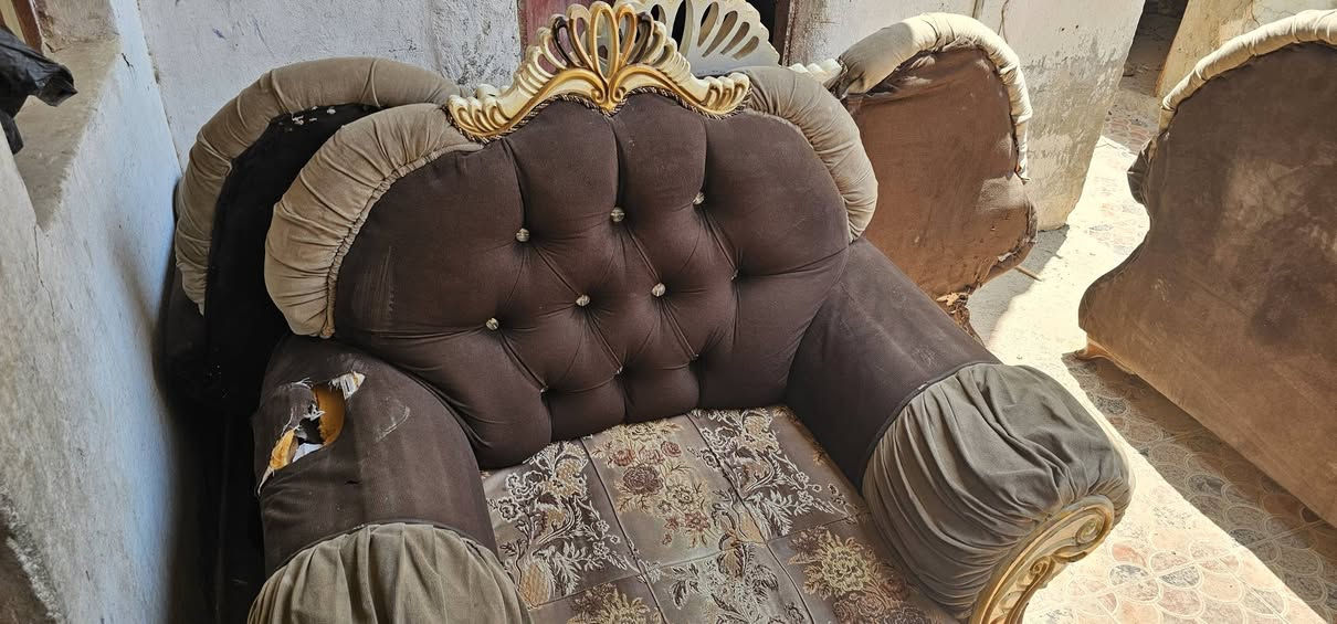 سلام عليكم طخم للبيع مع معرض طابقين سعر مناسب للاستفسار ***********
