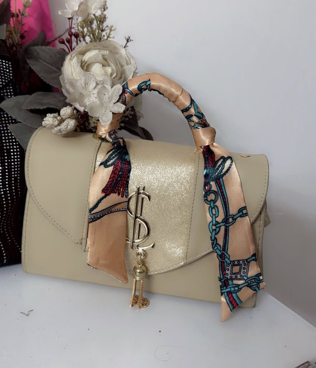 جنط بالجيس غير مستعمل  شرط جلد اصلي وياهن حذاء كل جنطتين ب ٢٥ والحذاء ب ١٣  اني مشترية الجنطة الوحدة ب ٢٥ الله شاهد وجزدان ماركة سعرة ب ٨ المكان بغداد حي اور قريب حسينية المصطفى


**إذا كنت صاحب هذا الإعلان وتريد حذفه لأي سبب، رجاءا أرسل رسالة إلى الدعم الفني**