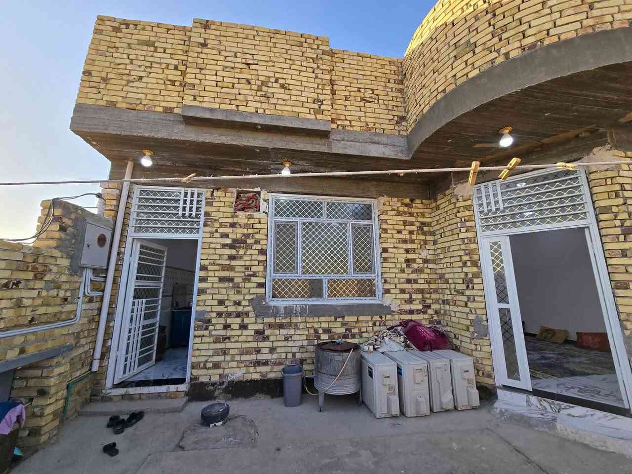 دار للبيع مساحه 200 م
طابو زراعي سند 25 بإسم البائع 

غرفتين نوم ، استقبال ، صاله ، مطبخ ، مجمع صحيات خارجي وداخلي 

بناء حديث طابوك جاهز من كلشي عده ملاحضات بسيطه 

عرض الشارع 8م

الموقع : شارع 89 بعليان 

للاستفسار : ***********
