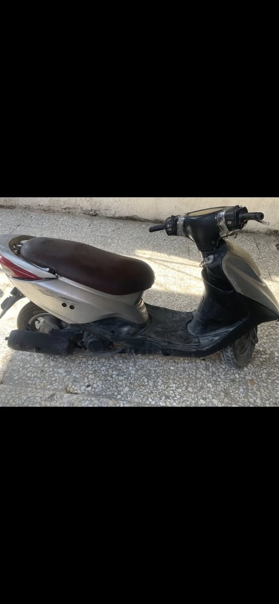 سلام عليكم دراجه بريز الدراجه حلوه ونضيفه ما متعبه بس اروح بيه للشغل وارجع نضافه كفراته 70% يحتاجله بس بريك خلفي وشويه ترتيبات السعر 400 وبيه مجال مكان بغداد العبيدي ***********
