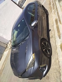 كورلا Se موديل ٢٠١٧ بيها قطعتين مبدل بونيد وجاملغ سايق سعره 137$  وبيه...