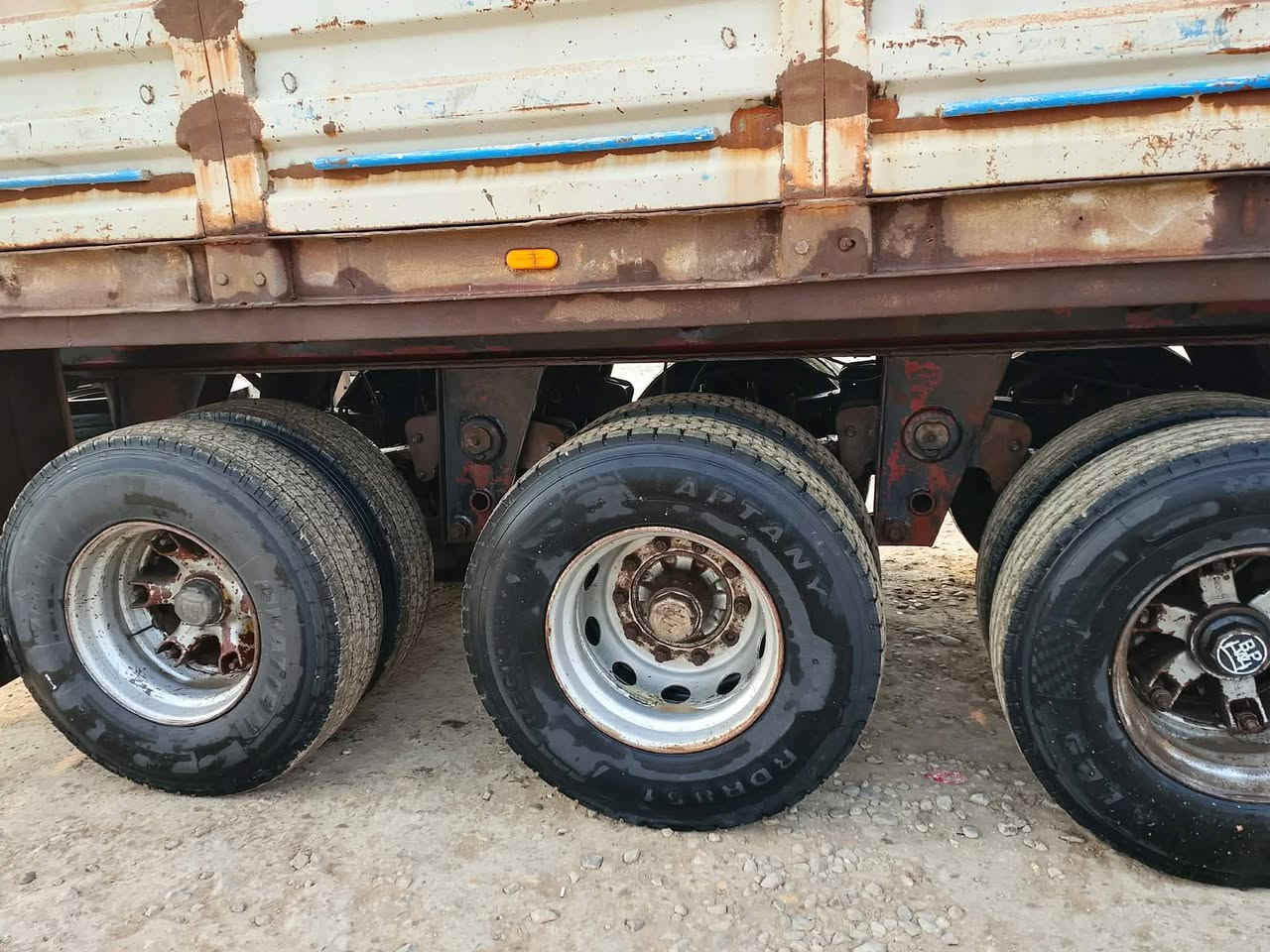 عربانه حداديه شاصي 16 دنكيرين دناكير ثنين 14 وحد 13 شاصي مكفول ارتفاع مرت وخمسه وسبعين السعر 85 وبيها مجال ***********
