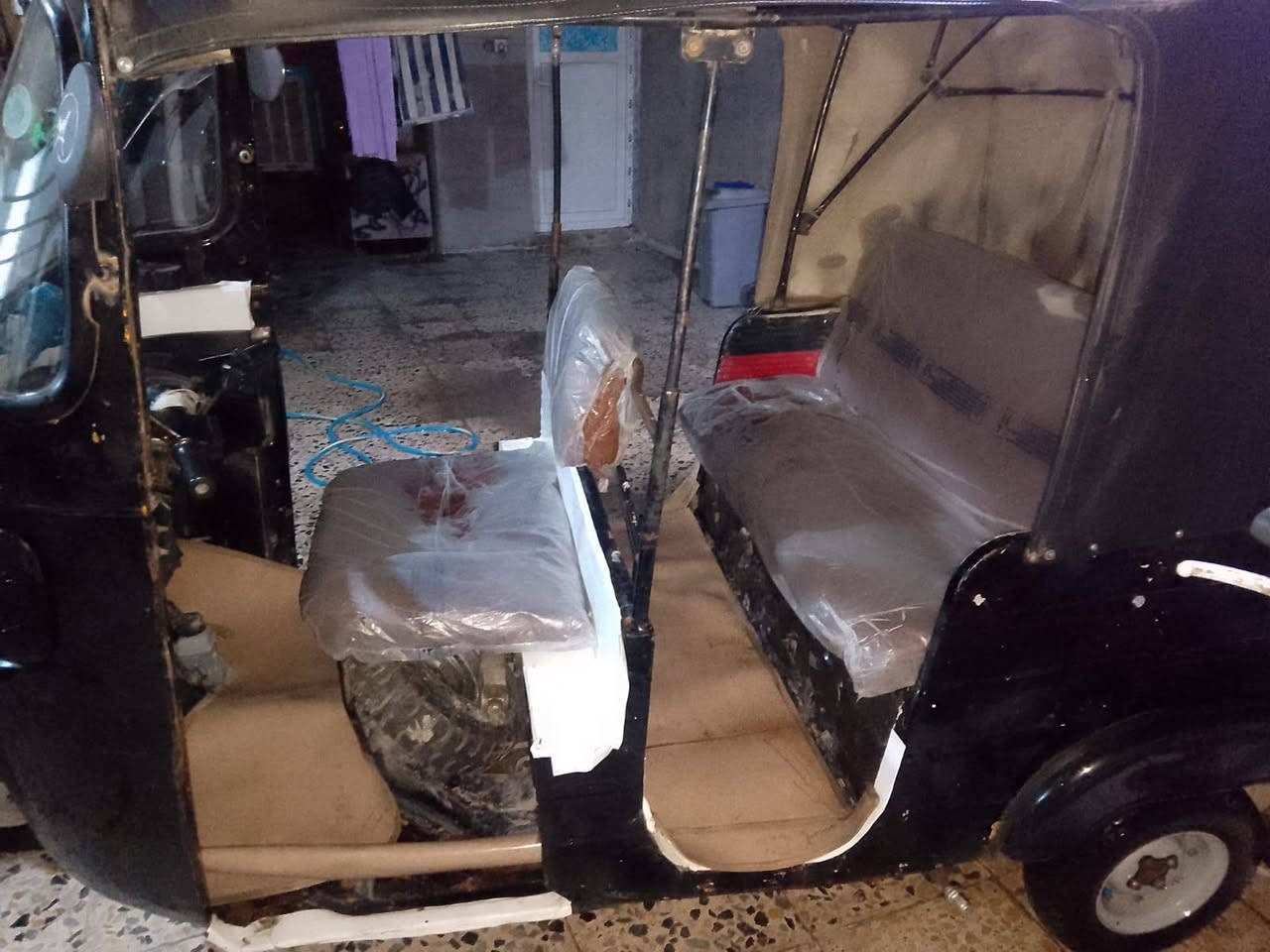 اسلام عليكم   
تكتك موديل 17  اوراق   بيها مكينه مال  عشرين  
 السعر  3  مليون ، و500   وبيها مجال بسيط مال جيتك وتلحيضات بيها  
عنوان بغداد الدورة ، ***********  ✋
