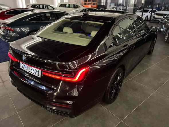 ارخص سعر بالوطن العربي وسيارة شرط الفحص 
37800 وبيها مجال وماكو بهيج موصفات ابدا 
BMW 750 XDrive – موديل 2021

‎السلام عليكم إخوان،
‎للبيع سيارة  individual BMW 750 XDrive ، محرك V8
‎المواصفات:
‎فول مواصفات 1/1
اربع تايرات يفترون يعني تايرات الورة تفتر ويا لوفة الاستيرن
‎رادار امامي وجانبي وخلفي  لمسافة الطريق
‎داخلية لون ابيض كريمي 
‎كوشنات ديزاينو
جميع الكراسي مساج هيتر وتبريد وخزن وضعيات 
‎خمس كاميرات
مع نضام ركن الية وقيادة ذاتية 
‎نظام داتا شو

‎حساسات 360 درجة ،
‎بصمة إلكترونية
‎لايتات زينون متحركة مع ستيرن
‎مرايات رادار
‎ويل حجم 20 إنج بلادي
‎بانوراما
سقف زولز نجوم 
‎تحكم ستيرن فوليوم
‎دوسة ليد بلادي
‎نظام Auto Stop
‎إنارة داخلية 10 ألوان LED
‎نظام تعليق هيدروليك (الجگات تصعد وتنزل)
يعني بيها بعد هواي هواي موصفات ناسي اذكرهن 

‎الحالة:

‎السيارة حادثها كلش بسيط موجودة كلها بالصور 
‎القير والمحرك والكهرباء حدادي، شرط فحص وسونار

‎ماشية 28.000 الف فقط

‎الموقع: بغداد او اربيل 
‎للتواصل:
‎فايبر أو واتساب: ***********
