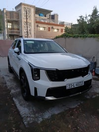 للبيع كيا سورنتو موديل 2024 خليجي محرك (v6 سلندر) رقم بغداد بأسمي نص ف...