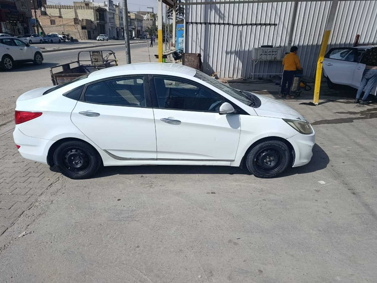 سلاو هاورييان هوندا اكسينت موديل 2012يه ك جه مه لغي بي شئ بوياغه له كه ل دوو به له بيشوو دواى كه بسه هيج ناوى نه كرتوووه سه نه وى اصلى بلاستيك به شرتي اوليات ناوزه رده شه ريكه يه شاشه يه سوكان فوليومه جوار تايه تازه يه عنوان سليمانى
سعرى 63 
***********
***********
