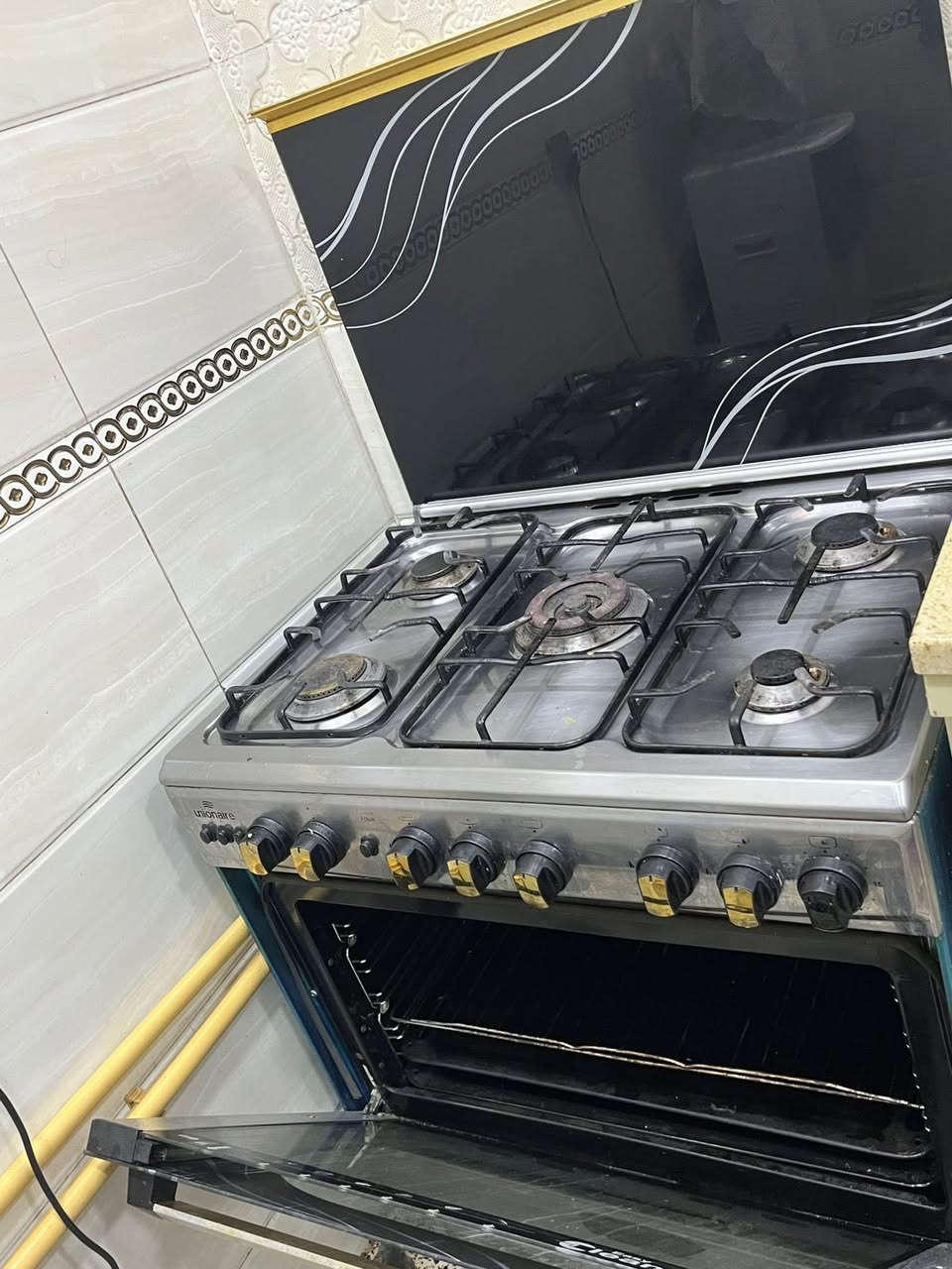 طباخ يونير مصري خمس عيون نظيف جدا للاستفسار الاتصال على الرقم‏ ***********‏
