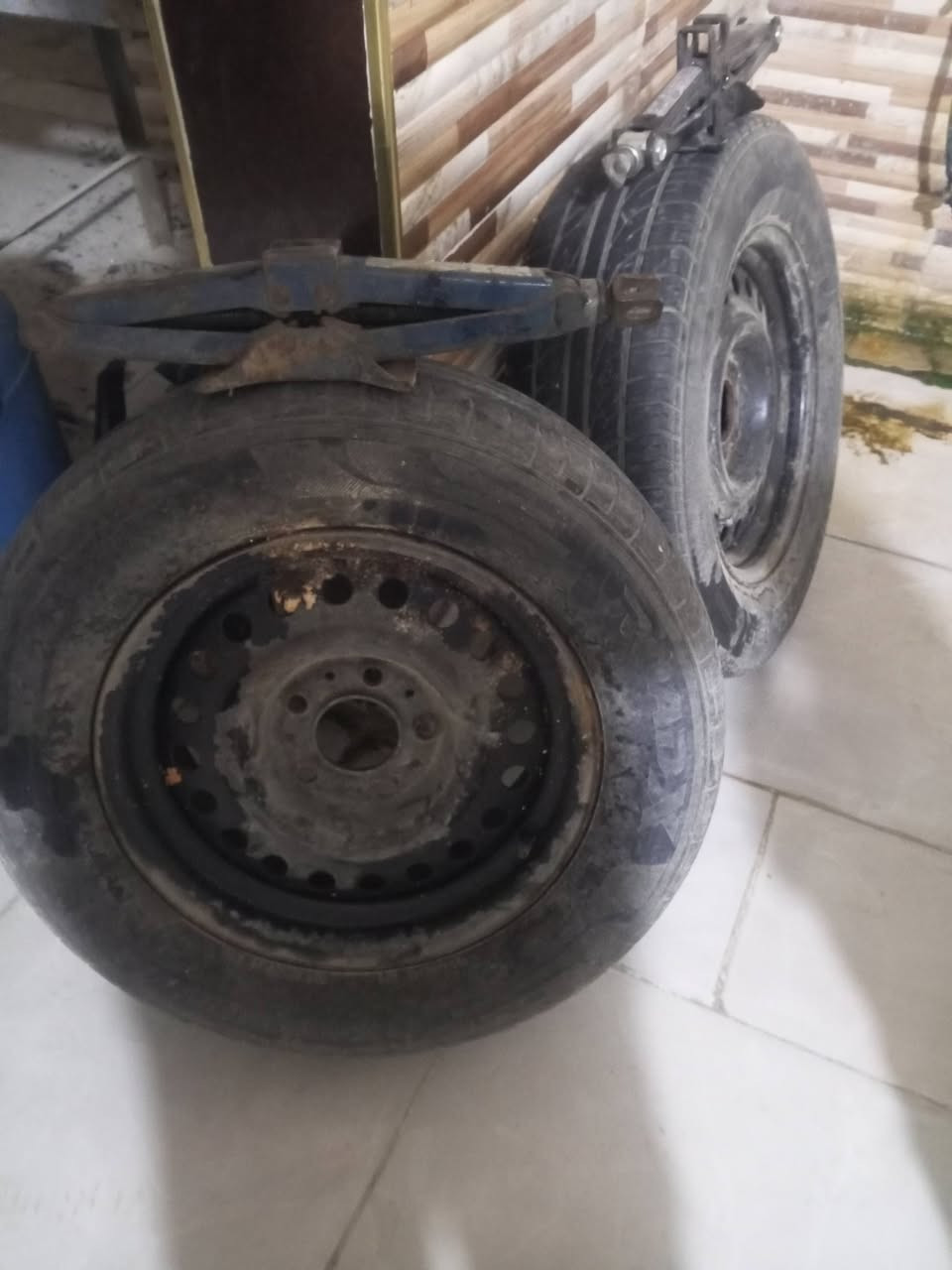 ***********( ***********
السلام وعليكم تيرات اسبير  مل بي ام اثنينهم انضاف شرط لا عواج ولا بيهم بنجر وجكات اثنين  سعر الوحده 30الف ولجك اب 10
