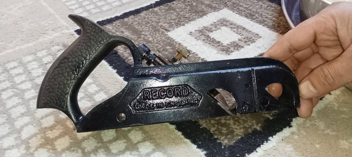 السعر 130 النوعيه إنجلترا ام جمبين للاستفسار اكثر على الرقم ***********
