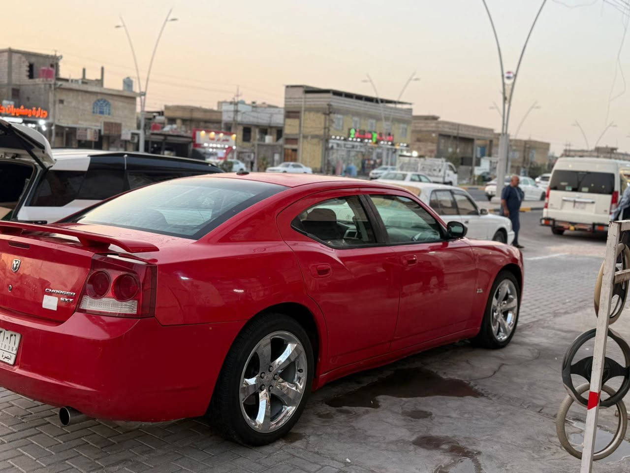 السلام عليكم چارجر 2009 وارد كندي كفاله من الضربه والتبديل بيها مكانات صبغ جدا بسيطه وعندي صورهن صور التقرير بكندا مرفقه  بالمنشور مكينه حاويه قبل6شادها لا تبخير ولا تنقيص  الكير بيه طبه بالنمره3 بس ترايك 200 تبريد حداديه تخم تاير رقم بصره انكليزي بأسمي تحويل ثاني  يوم هزه جديده السعر 97 وبيه مجال بسيط  البصره شط العرب ***********
